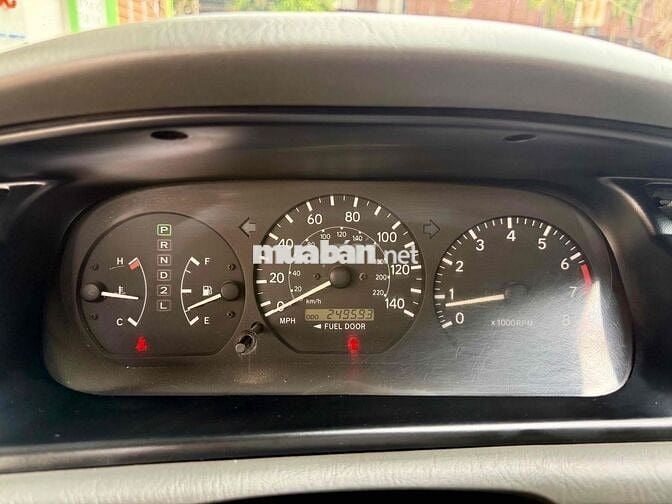 Toyota Camry 2001 AT số tự động, cửa nóc nhập Úc