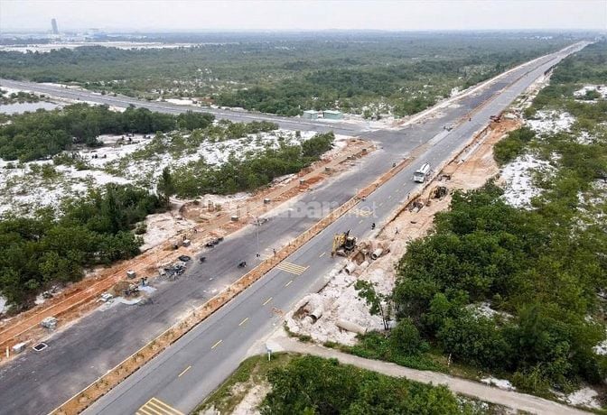 bán lô đất mặt tiền đường 60m cách sân bay long thành 8km