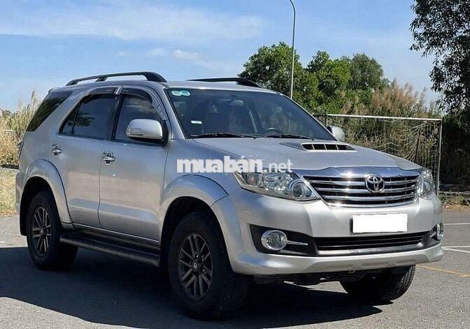 Toyota Fortuner 2016 máy dầu số sàn, màu bạc