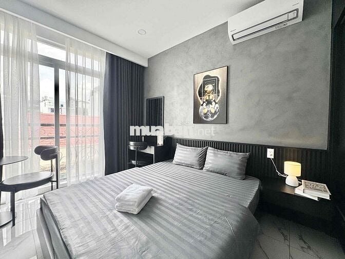 CĂN HỘ FULL NỘI THẤT BAN CÔNG THOÁNG GẦN NGÃ TƯ HÀNG XANH GIÁP Q1, Q2