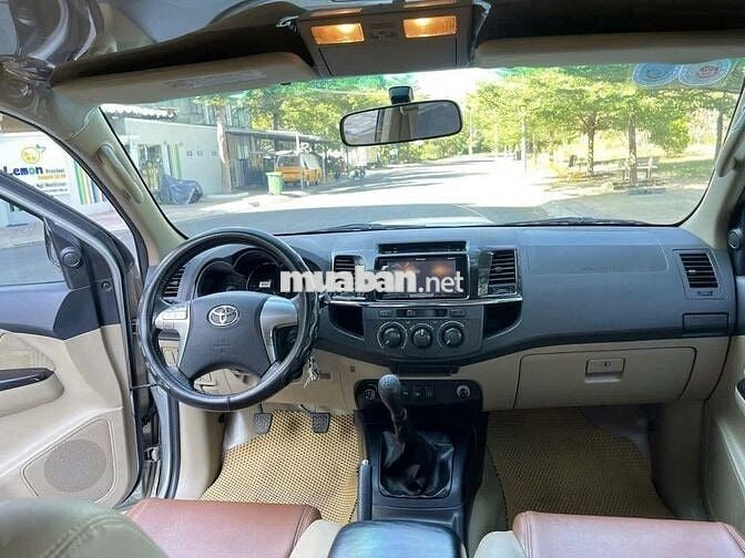 Toyota Fortuner 2016 máy dầu số sàn, màu bạc