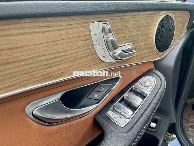 Mercedes Benz GLC 2018 250 4MATIC - 53,000 Miles.