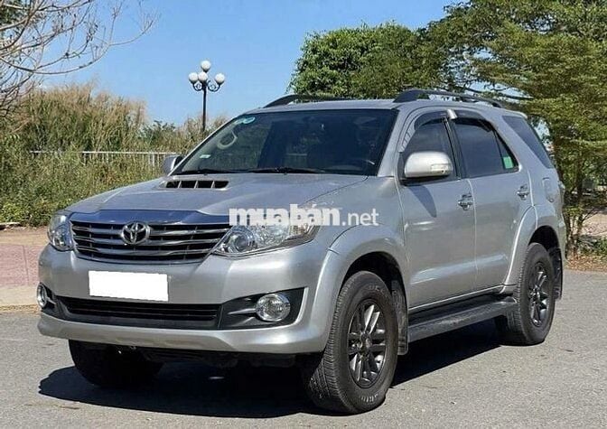 Toyota Fortuner 2016 máy dầu số sàn, màu bạc