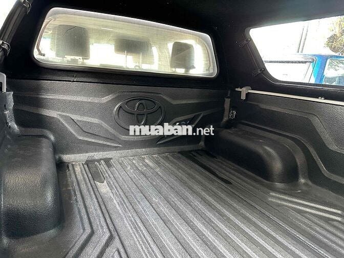 Toyota Hilux 2020 2.4E 4x2 AT - 130000 km