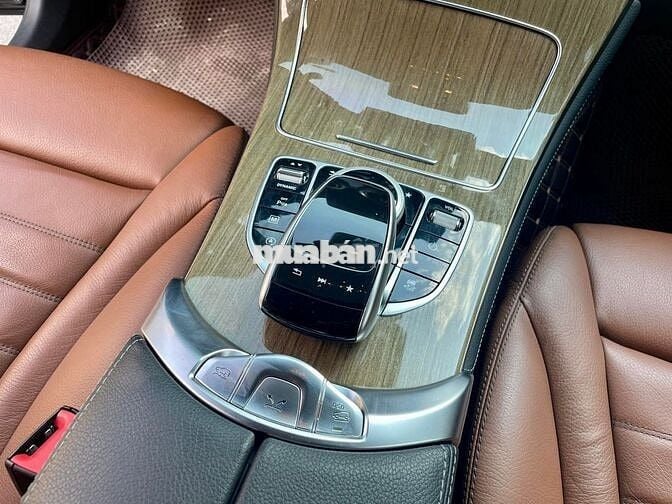 Mercedes Benz GLC 2018 250 4MATIC - 53,000 Miles.