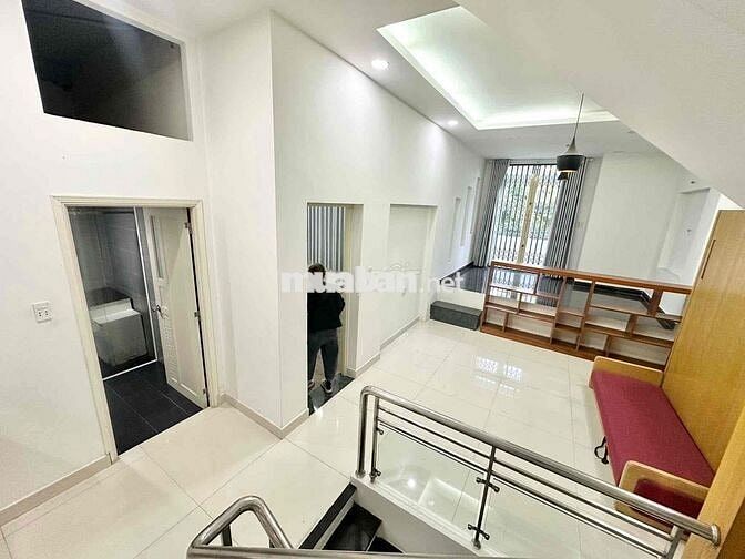 SÂN SIÊU RỘNG ĐẬU ĐƯỢC 3 CHIẾC Ô TÔ 8x15M SẴN 2PN KÍN 1 HỞ Ở + KHO