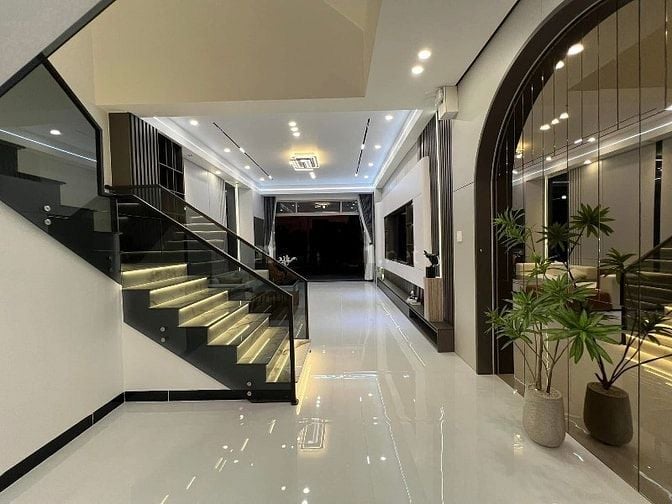 NHÀ MỚI SẠCH ĐẸP HIỆN ĐẠI, NGAY CÔNG AN TỈNH, VỊ TRÍ TRUNG TÂM