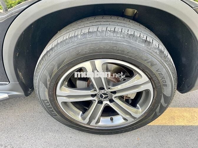 Mercedes Benz GLC 2018 250 4MATIC - 53,000 Miles.