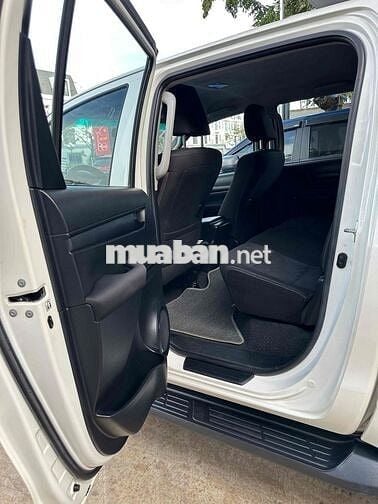 Toyota Hilux 2020 2.4E 4x2 AT - 130000 km