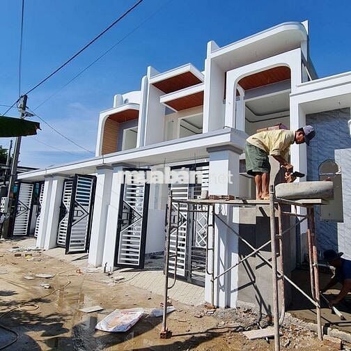 CẦN BÁN NHÀ ĐANG HOÀN THIỆN NGAY PHÍA SAU NHÀ THỜ TÂN TRIỀU .