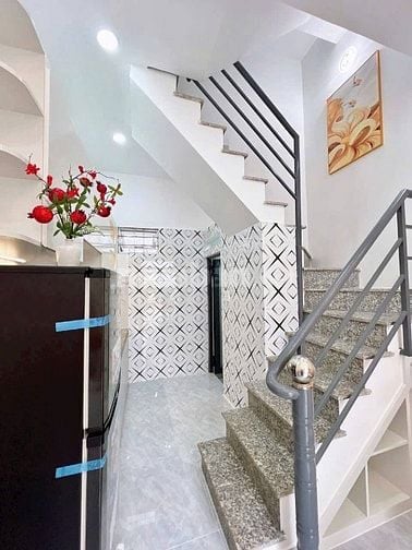 Cần bán gấp nhà Hùng Vương Quận 5 – 2PN, nhà kiên cố