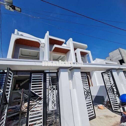 CẦN BÁN NHÀ ĐANG HOÀN THIỆN NGAY PHÍA SAU NHÀ THỜ TÂN TRIỀU .