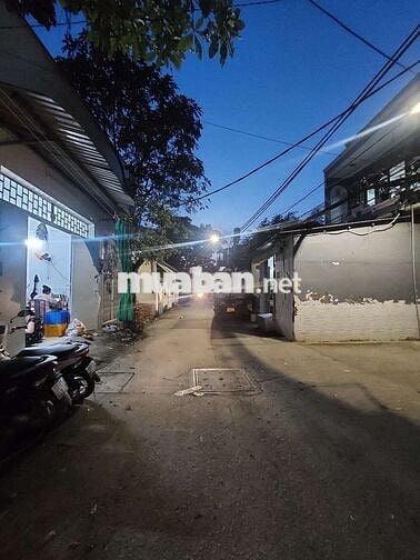 Cho thuê nhà đường Phạm Hùng C9 DT.4×6 } 1 Lầu 1 Phòng 1 toilet hẽm 4m