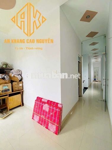 Cho thuê nhà hẻm ô tô Ama Khê, Sân ô tô, 4 phòng ngủ,dàn năng lượng MT