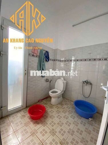 Cho thuê nhà hẻm ô tô Ama Khê, Sân ô tô, 4 phòng ngủ,dàn năng lượng MT