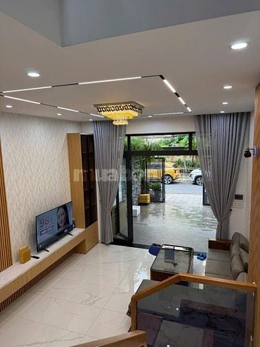 NHÀ MẶT TIỀN ĐỐI DIỆN CHUNG CƯ KINH DOANH TỐT - FULL NỘI THẤT XỊN