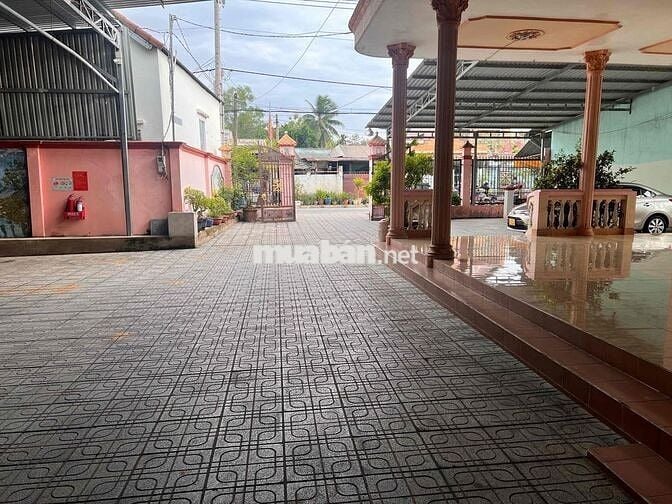 cho thuê nhà 1 chệch 1 lầu mặt tiền đường lớn giá 5tr