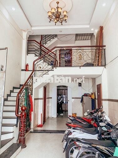 Phòng rộng, cửa sổ lớn - Gần chợ Thạch Đà