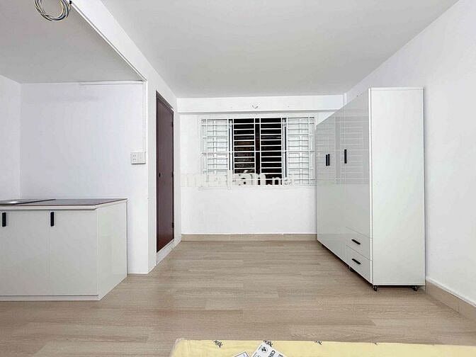 Studio cửa sổ lớn full nội thất ngay mặt đường ng tri phương