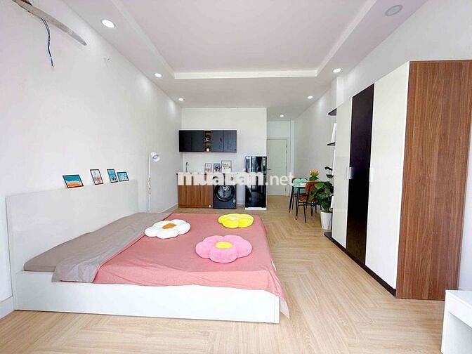 Phòng ban công , cửa sổ to trung tâm quận 7. Gần Lotte, Phú Mỹ Hưng,..