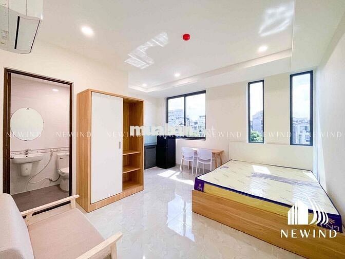 Phòng ban công , cửa sổ to trung tâm quận 7. Gần Lotte, Phú Mỹ Hưng,..