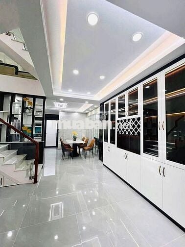 HOT ĐƯỜNG HOA, 64B Hoa Lan, Phú Nhuận. 1 Trệt 3 lầu Nhà Mới 100%