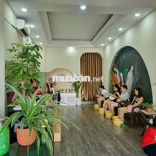 Nha mat tien .vua o vua kinh doanh