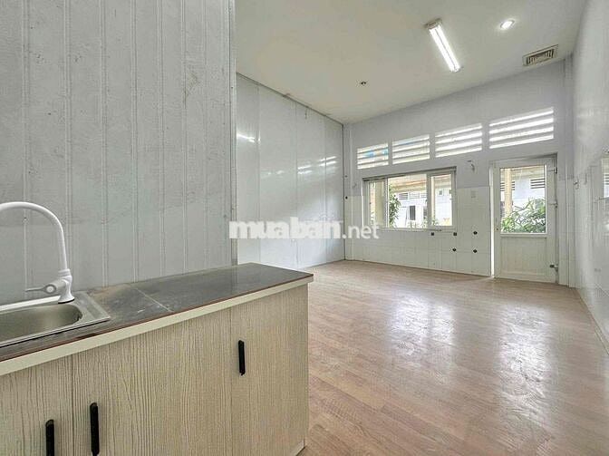 PHÒNG  THOÁNG, SÂN RỘNG, NHÀ VỆ SINH TO LINH TRUNG-GẦN NGÃ TƯ THỦ ĐỨC