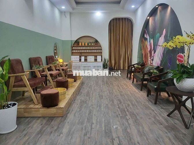 Nha mat tien .vua o vua kinh doanh