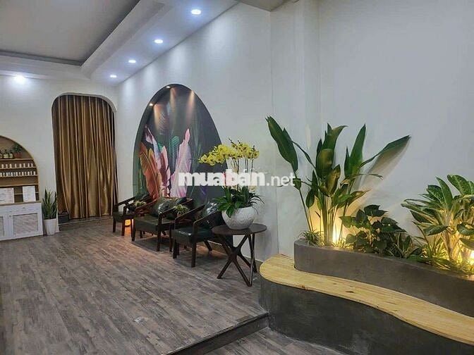 Nha mat tien .vua o vua kinh doanh