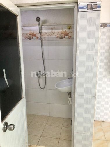 còn 1 phòng cho thuê 2tr7 .hẻm an ninh ,yên tĩnh,dân trí cao