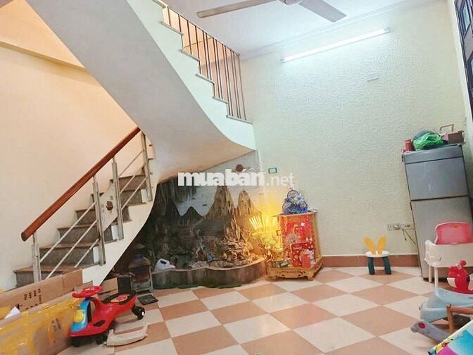 Cho thuê NHÀ tại đ/c: ngõ 351 Xuân Phương, 6tr , 5pn