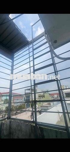 Phòng ngủ tách bếp riêng biệt, có ban công nhỏ