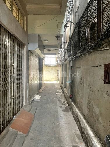 Cho thuê nhà ngõ phố Cảm Hội gần mặt phố Lò Đúc