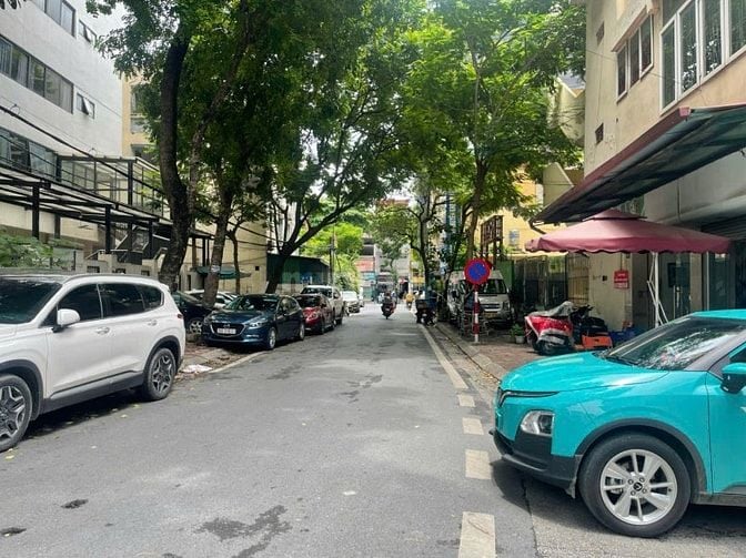 Cho thuê nhà ngõ phố Cảm Hội gần mặt phố Lò Đúc