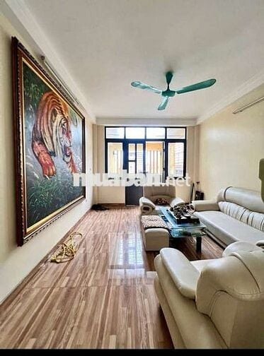 Tôi cần bán nhà mặt phố Hoàng Văn Thái 5tầng thang máy full nội thất.