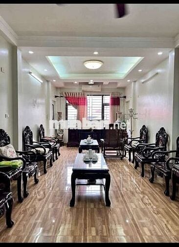 Tôi cần bán nhà mặt phố Hoàng Văn Thái 5tầng thang máy full nội thất.