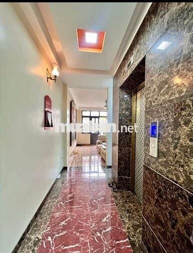 Tôi cần bán nhà mặt phố Hoàng Văn Thái 5tầng thang máy full nội thất.