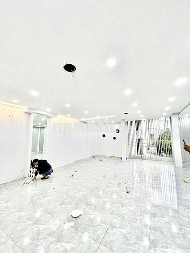 HÀNG HIẾM GÓC 2 MẶT TIỀN – 424E Lê Văn Sỹ, P.2, TB - DTSD 200m², SUỐT