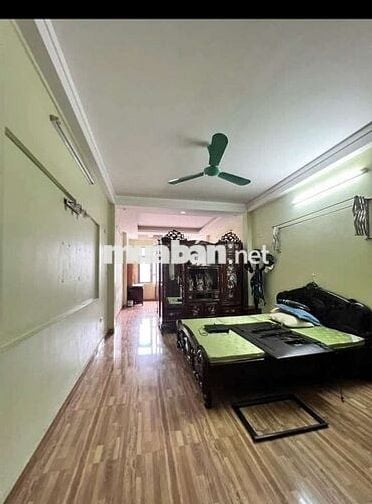 Tôi cần bán nhà mặt phố Hoàng Văn Thái 5tầng thang máy full nội thất.