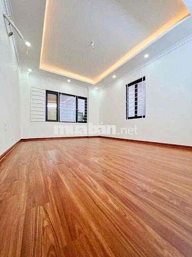 Nhà Riêng Phố Vũ Tông Phan 35m 5T Mt3.6m Giá 6.6Tỷ Cạnh Ngã Tư Sở Sổ V