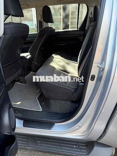 Toyota Hilux 2016 2.4E 4x2 MT - 100000 km