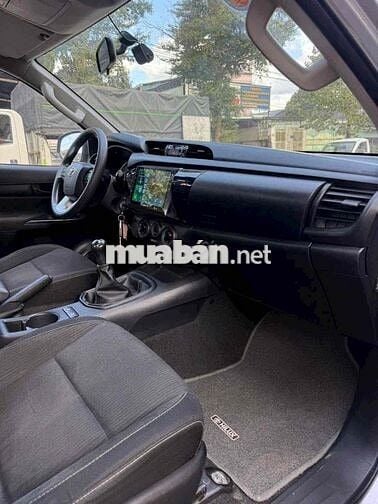Toyota Hilux 2016 2.4E 4x2 MT - 100000 km