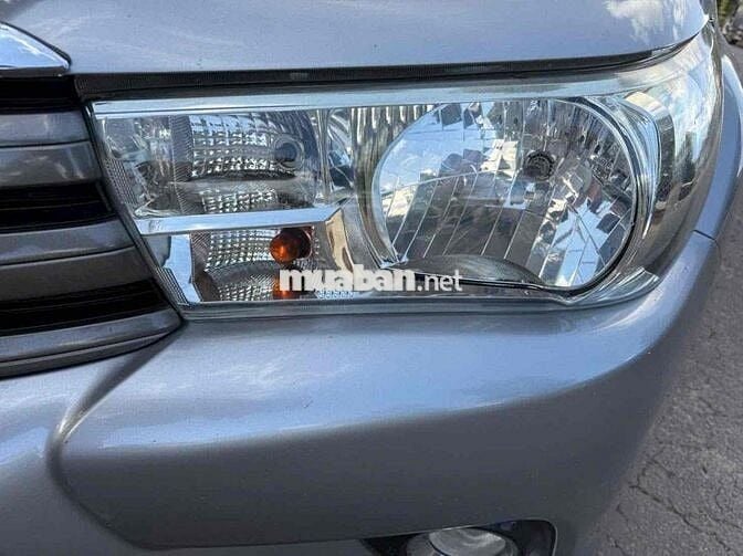 Toyota Hilux 2016 2.4E 4x2 MT - 100000 km