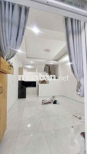 Nhà Mới Đẹp đg Qtrung P10: 4x7m, 2 lầu, 2pn, 3wc, sân thượng