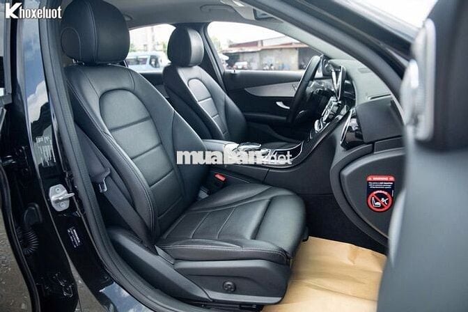 Mercedes C180 AMG 2021 siêu lướt full lịch sử hãng