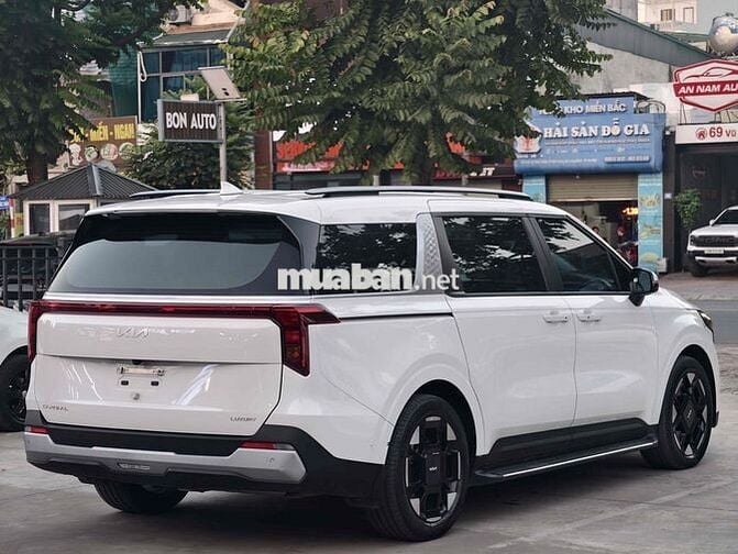 Kia Carnival 2024 2.2D Luxury - màu trắng