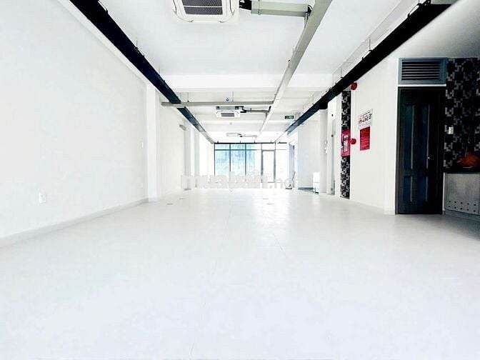 SIÊU PHẨM TÒA NHÀ VĂN PHÒNG – FULL KÍNH – 102C Cộng Hoà, 500M2