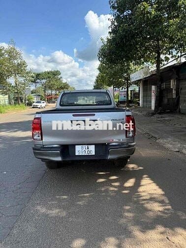 Toyota Hilux 2016 2.4E 4x2 MT - 100000 km