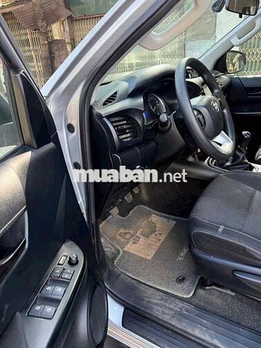Toyota Hilux 2016 2.4E 4x2 MT - 100000 km
